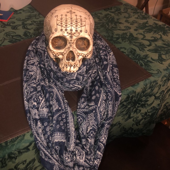 Two Long infinity scarves. - Picture 8 of 8